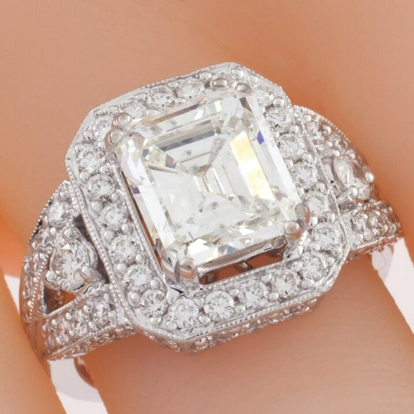 18k White Gold Emerald Cut Diamond Solitaire Ring w/ Accent Stones TDW = 4.5 ct - Picture 11 of 12
